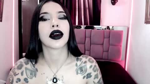 Snapshot of emearld_black chatting on 02.12.25 Emerald Black online show from 02.12.25