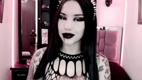 Snapshot of emearld_black chatting on 02.19.25 Emerald Black online show from 02.19.25