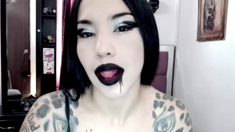 Snapshot of emearld_black chatting on 02.24.25 Emerald Black online show from 02.24.25