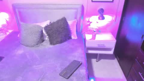 Snapshot of emelie_ch_ chatting on 01.12.25 Emily  online show from 01.12.25