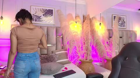 Snapshot of emelie_ch_ chatting on 01.21.25 Emily  online show from 01.21.25