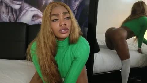 anyelii  online show from 11.28.25