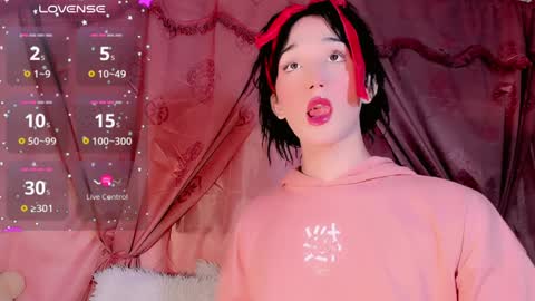 Snapshot of emely_rous chatting on 12.14.24 Emely Rous online show from 12.14.24