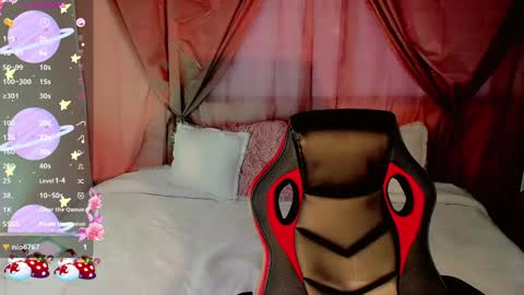 Snapshot of emely_rous chatting on 12.28.24 Emely Rous online show from 12.28.24