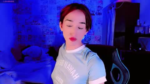 Snapshot of emely_rous chatting on 10.19.25 Emely Rous online show from 10.19.25