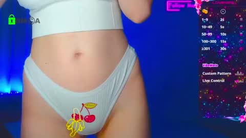 Snapshot of emelycrystal chatting on 10.17.25 Emely online show from 10.17.25