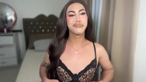 Snapshot of emelywest chatting on 03.04.26 EMELY online show from 03.04.26