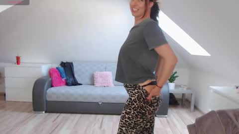 Snapshot of emerald_kittycat chatting on 03.09.26 just me online show from 03.09.26