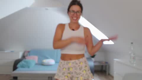 Snapshot of emerald_kittycat chatting on 07.01.26 just me online show from 07.01.26