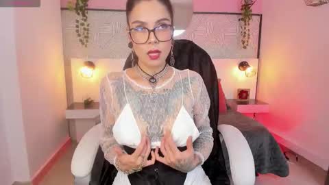 Esmeralda online show from 11.04.25