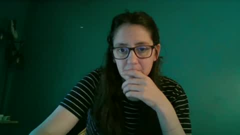 Snapshot of emeraldamnsel chatting on 06.17.26 emeraldamnsel online show from 06.17.26
