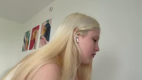 Snapshot of emeraldcotton chatting on 06.29.26 Gily online show from 06.29.26