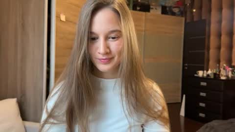 Snapshot of emi__ly chatting on 12.01.25 emi__ly online show from 12.01.25