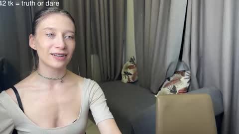 emi__ly online show from 03.11.26