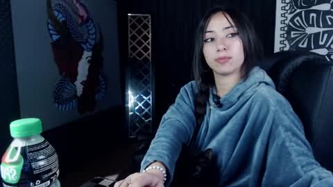 Snapshot of emiantonella_ chatting on 02.13.25 Antonella  online show from 02.13.25