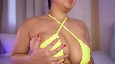 Snapshot of emiily_bell chatting on 12.05.24    online show from 12.05.24