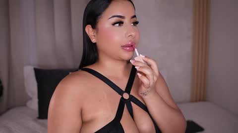 Snapshot of emiily_bell chatting on 01.12.25    online show from 01.12.25