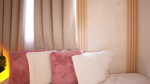 Snapshot of emiily_bell chatting on 01.26.25    online show from 01.26.25