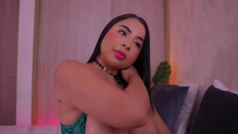 Snapshot of emiily_bell chatting on 09.12.25    online show from 09.12.25