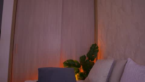 Snapshot of emiily_bell chatting on 09.13.25    online show from 09.13.25