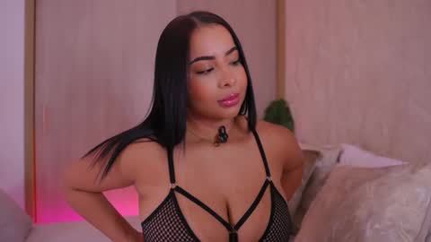 Snapshot of emiily_bell chatting on 09.15.25    online show from 09.15.25