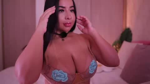 Snapshot of emiily_bell chatting on 10.08.25    online show from 10.08.25