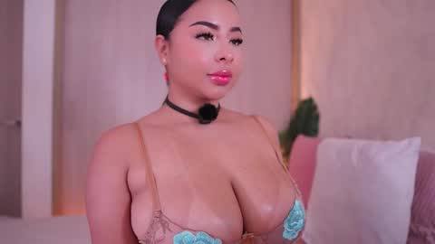 Snapshot of emiily_bell chatting on 10.16.25    online show from 10.16.25