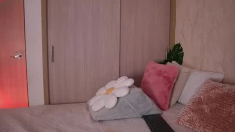 Snapshot of emiily_bell chatting on 05.15.26 online show from 05.15.26