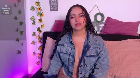 Snapshot of emiily_curly chatting on 04.27.26 Emily online show from 04.27.26