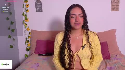 Snapshot of emiily_curly chatting on 05.21.26 Emily online show from 05.21.26