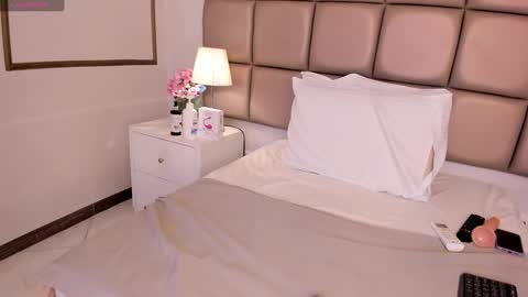 EMILY ROBERTS online show from 01.29.25