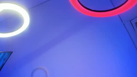 Snapshot of emiilycollins1 chatting on 10.22.25 online show from 10.22.25