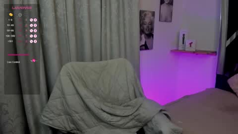 emilayton_ online show from 02.11.25