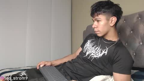 Snapshot of emile_239 chatting on 12.19.24 emile_239 online show from 12.19.24