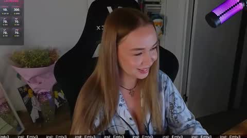 Snapshot of emili1_bc chatting on 11.28.25 Emili online show from 11.28.25