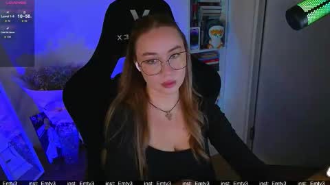 Snapshot of emili1_bc chatting on 12.04.25 Emili online show from 12.04.25