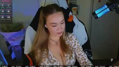 Snapshot of emili1_bc chatting on 12.15.25 Emili online show from 12.15.25