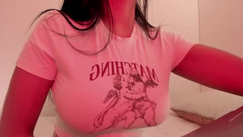 Snapshot of emilia_ghendle chatting on 12.11.24 Emilia Big Boobs online show from 12.11.24