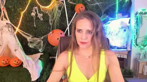 Snapshot of emiliabedy chatting on 10.23.25 Emilia Bedy online show from 10.23.25