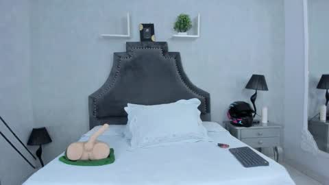 Snapshot of emiliarose_ chatting on 11.13.25 EmiliaRose online show from 11.13.25