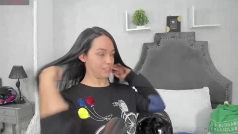 Snapshot of emiliarose_ chatting on 11.14.25 EmiliaRose online show from 11.14.25