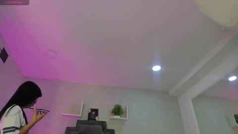 Snapshot of emiliarose_ chatting on 11.17.25 EmiliaRose online show from 11.17.25