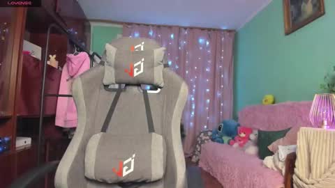 Emiliya online show from 11.25.25