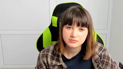 Snapshot of emilli_moon chatting on 05.18.26 Emmi online show from 05.18.26