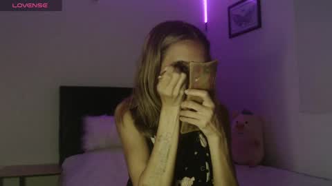 Snapshot of emilly_2004 chatting on 02.07.25 Emilly Gomez online show from 02.07.25