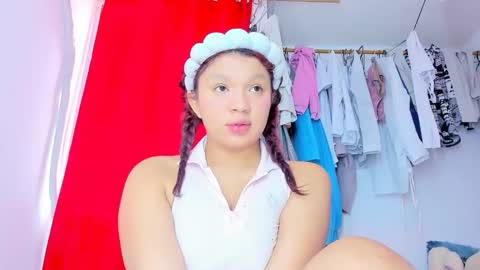 Snapshot of emilly_coper18 chatting on 11.21.25 emily online show from 11.21.25