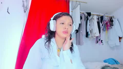 Snapshot of emilly_coper18 chatting on 12.14.25 emily online show from 12.14.25