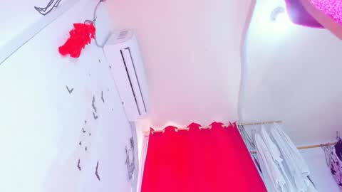 Snapshot of emilly_coper18 chatting on 12.20.25 emily online show from 12.20.25