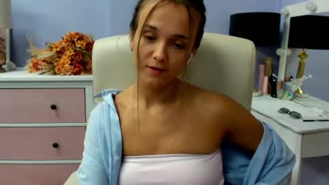 Snapshot of emilly_lust99 chatting on 06.23.26 Emilly online show from 06.23.26