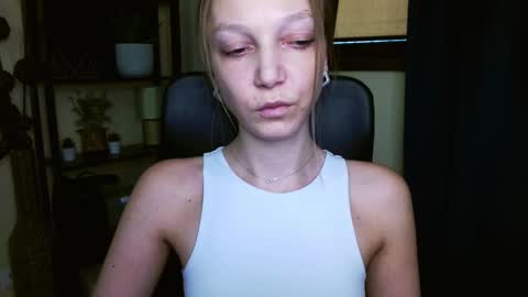 Snapshot of emilly_xkiss chatting on 02.23.26 Emilly online show from 02.23.26